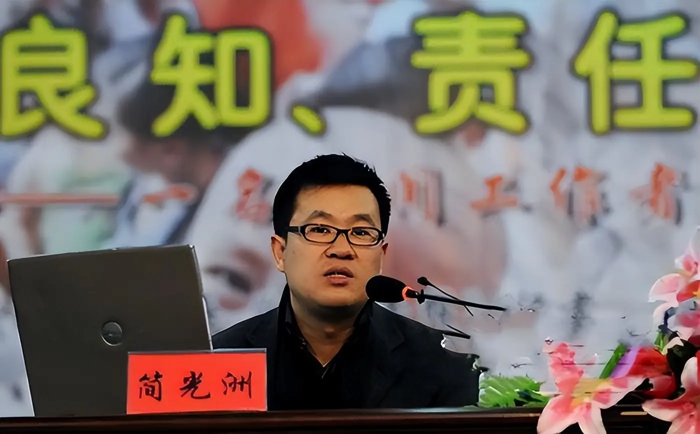 17年前，那个揭露“三鹿奶粉”的上海记者简光洲，如今怎么样了？