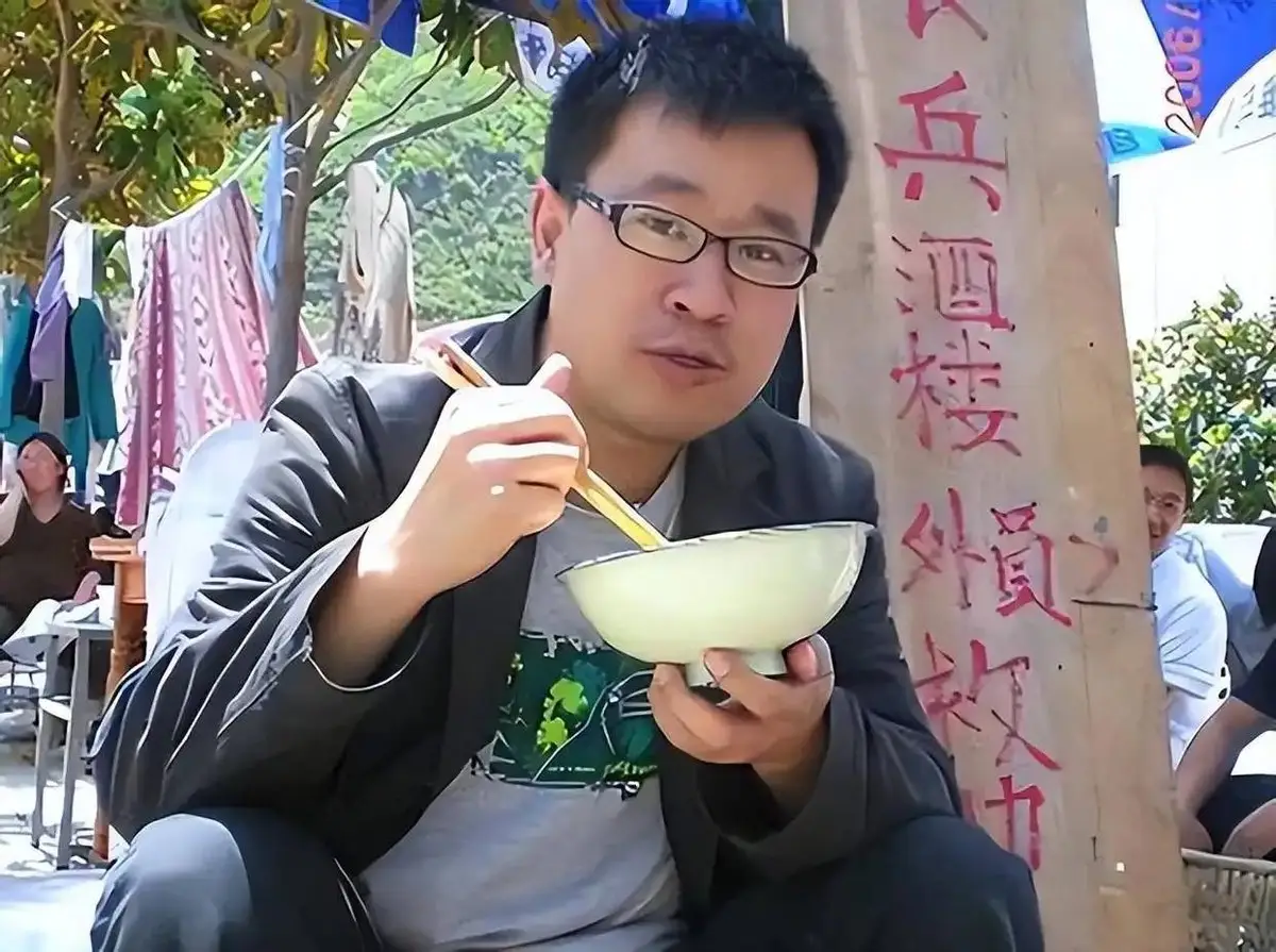 17年前，那个揭露“三鹿奶粉”的上海记者简光洲，如今怎么样了？