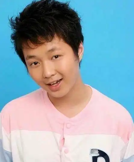 那些男明星的非主流时期，吴亦凡杀马特，鹿晗清秀，而他最帅！