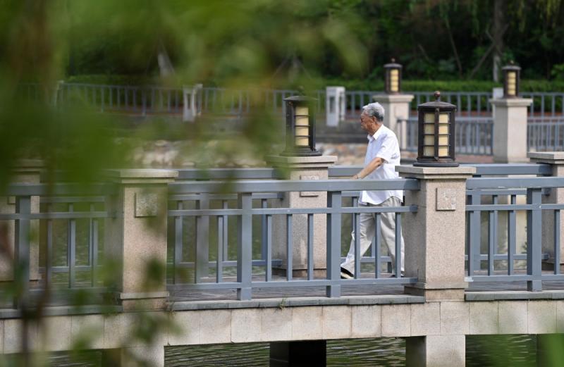 养老机构6名护工要照顾70多位老人？为何“花钱难找好护工”？记者调查