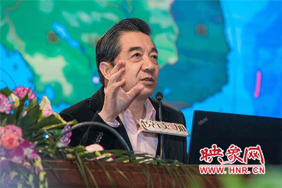 “局座”张召忠走进河南高校 其“海带缠潜艇”想法被大学生实现