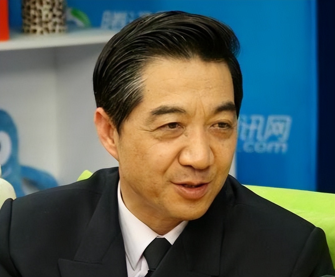 战忽局局座张召忠，做客电视台分析军事，凭“奇怪理论”走红网络