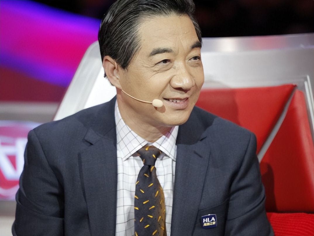 战忽局局座张召忠，做客电视台分析军事，凭“奇怪理论”走红网络