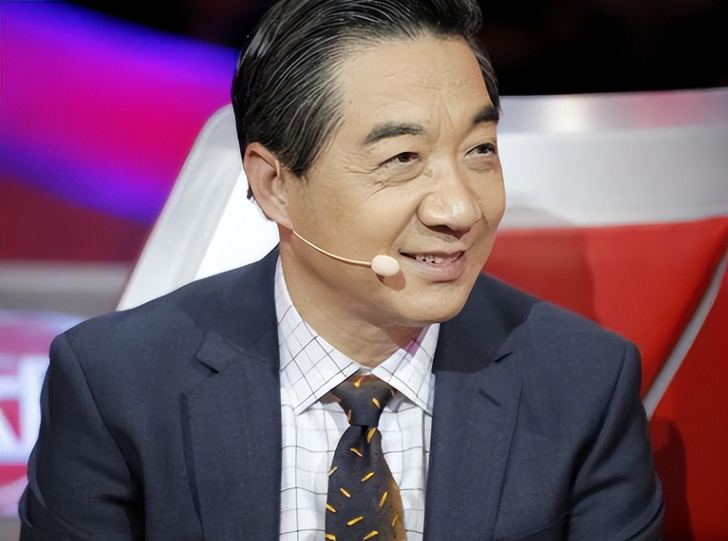 战忽局局座张召忠，做客电视台分析军事，凭“奇怪理论”走红网络