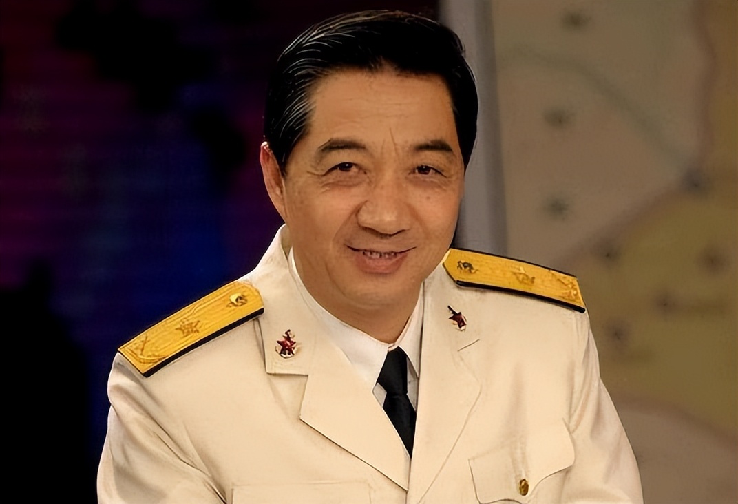战忽局局座张召忠，做客电视台分析军事，凭“奇怪理论”走红网络