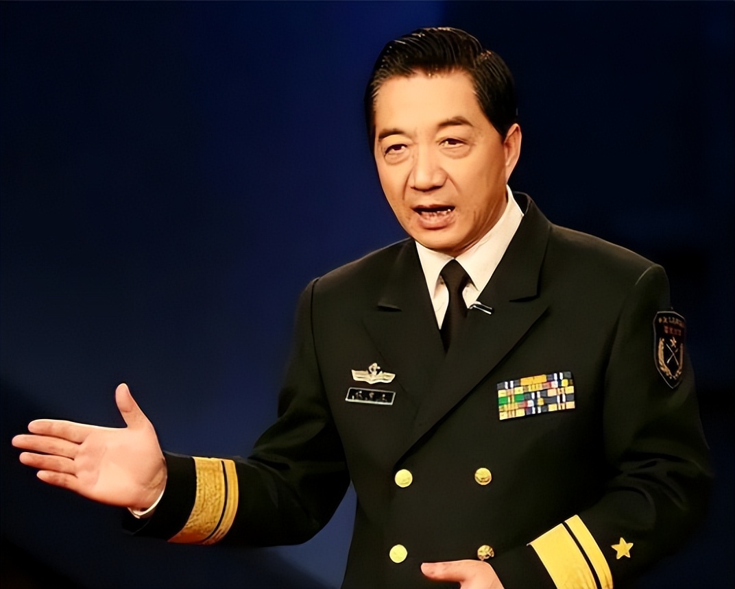 战忽局局座张召忠，做客电视台分析军事，凭“奇怪理论”走红网络