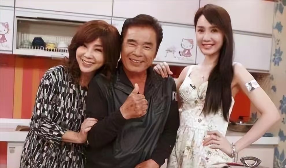 “6个老婆”同住一屋，每人每月7万零花钱，71岁娶第7房小娇妻