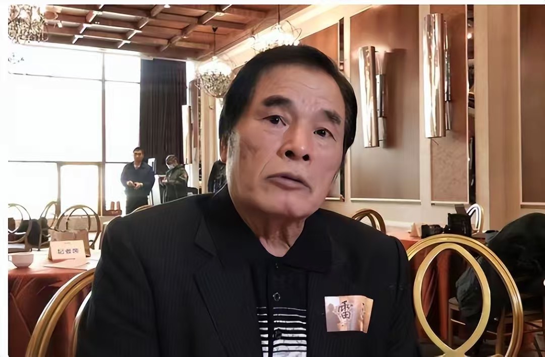“6个老婆”同住一屋，每人每月7万零花钱，71岁娶第7房小娇妻