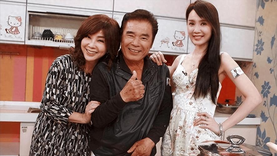 他和6个老婆同住一屋，每人每月7万零花钱，71岁再娶20岁小娇妻