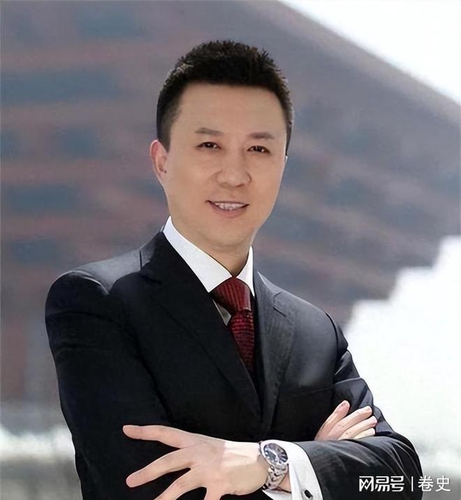 离开东方卫视9年，央视主播潘涛回上海，54岁官宣新身份可喜可贺
