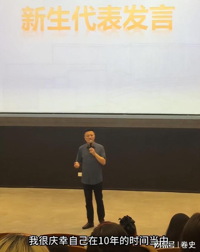 离开东方卫视9年，央视主播潘涛回上海，54岁官宣新身份可喜可贺