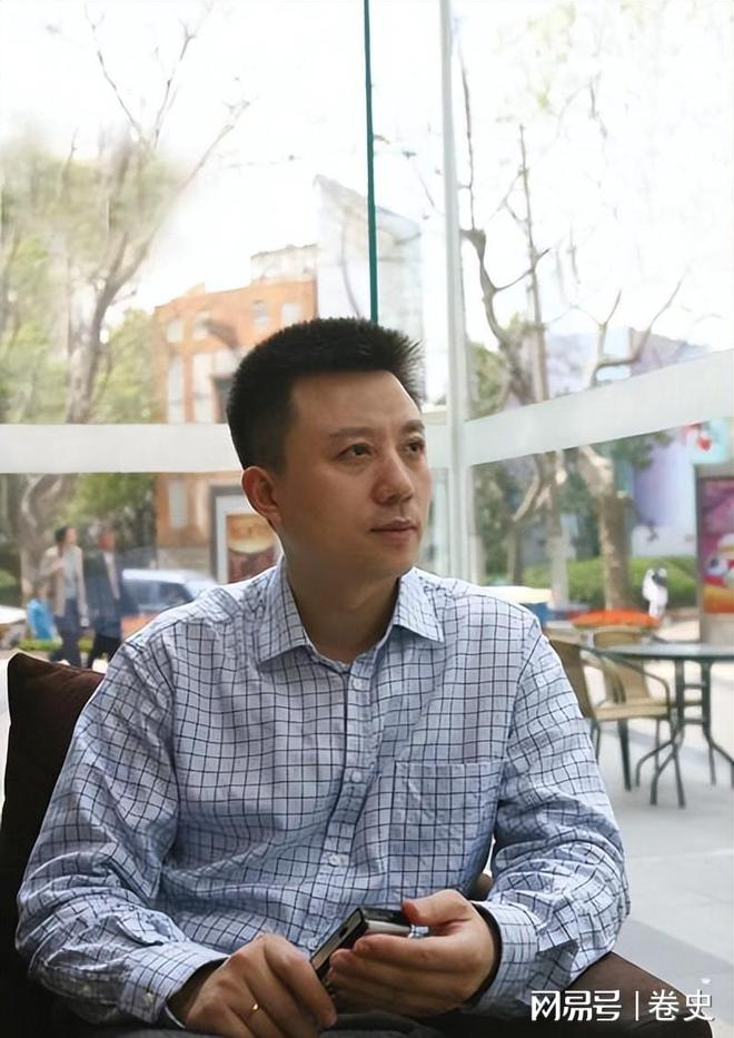 离开东方卫视9年，央视主播潘涛回上海，54岁官宣新身份可喜可贺