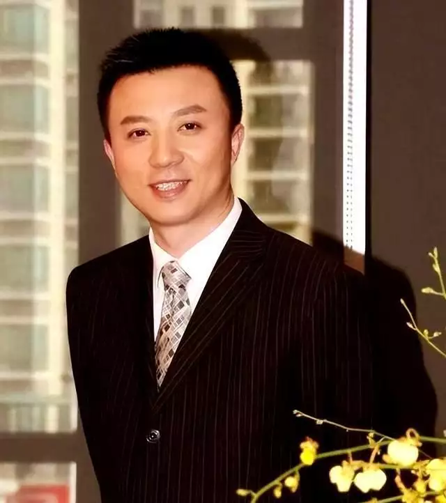 著名主持人潘涛：45岁进央视，无奈和家人分居两地，如今怎样了