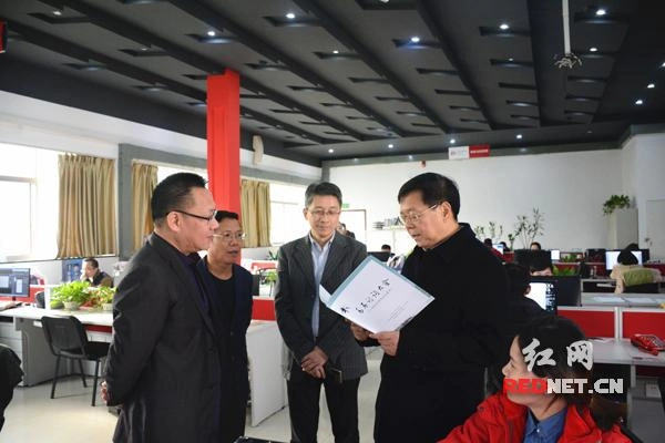 湖南省新闻出版广电局局长张严调研红网：新媒体要大胆走 抢占制高点