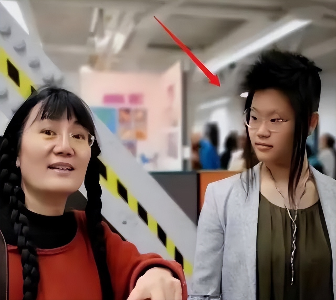 毕福剑没想到，如今硕士毕业的女儿，竟和前妻过上高攀不起的生活