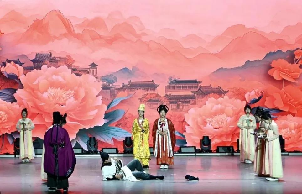 专业介绍 | 文学与新闻传播学院：汉语言文学专业、汉语言文学（师范类）专业、新闻学专业、广播电视编导专业