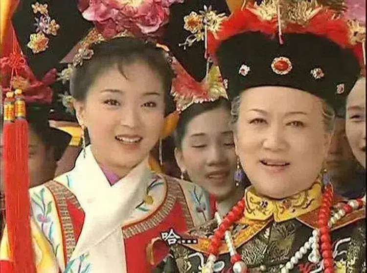 当红时退圈，伺候皇族婆婆洗脚，嫁入豪门23年的她真的幸福吗？