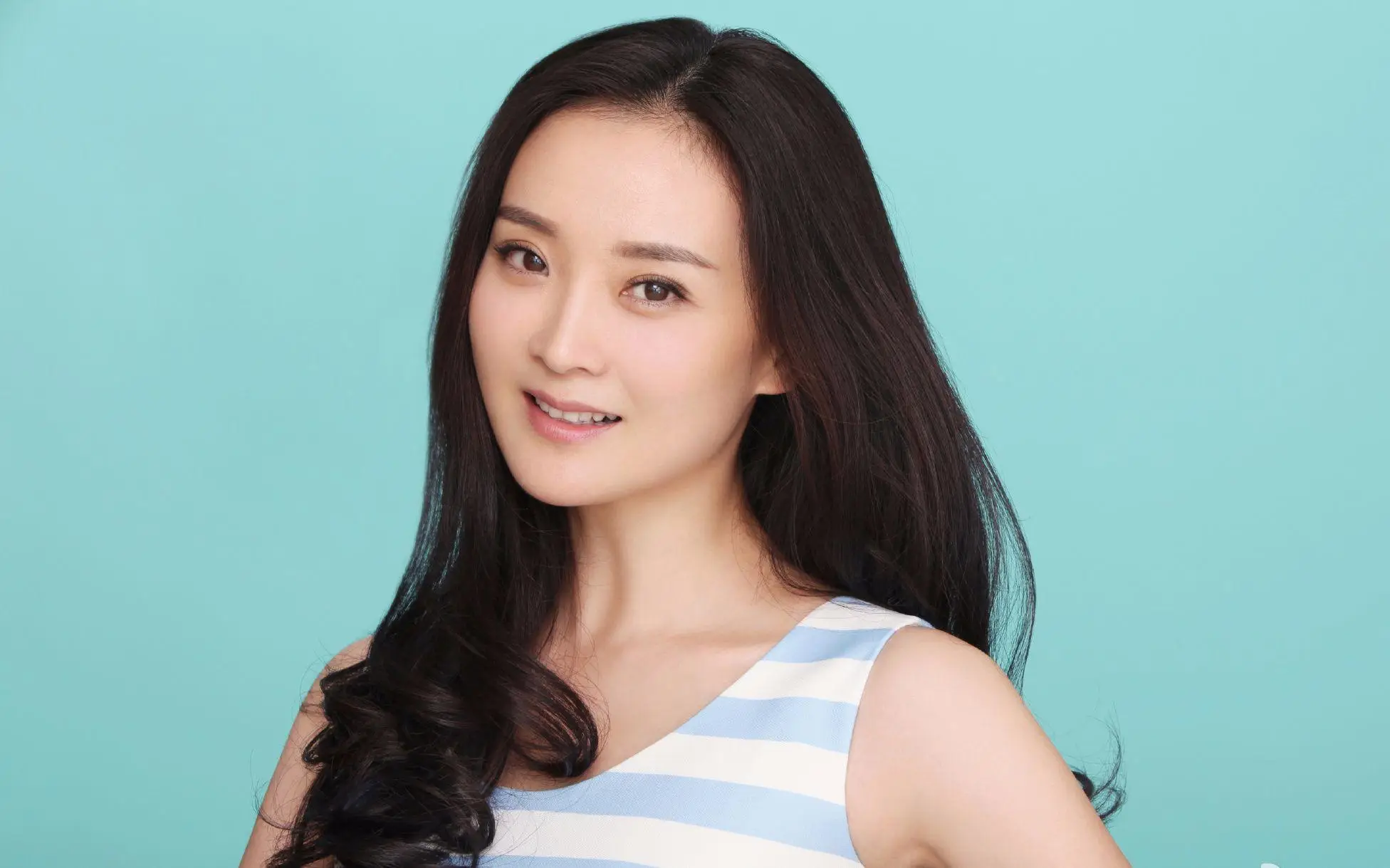当红时退圈，伺候皇族婆婆洗脚，嫁入豪门23年的她真的幸福吗？