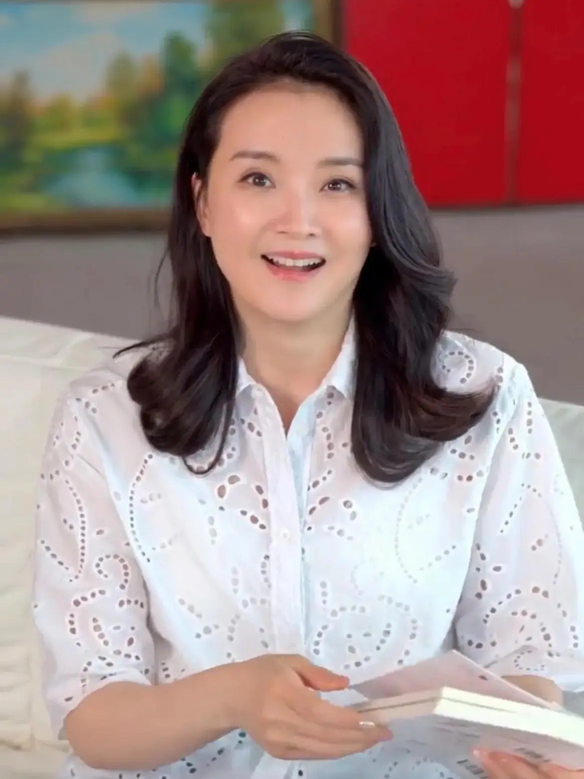 当红时退圈，伺候皇族婆婆洗脚，嫁入豪门23年的她真的幸福吗？