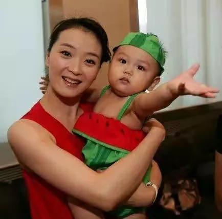 “晴格格”老公王志才，从穷小子变亿万身价：前妻竟是二婚富婆
