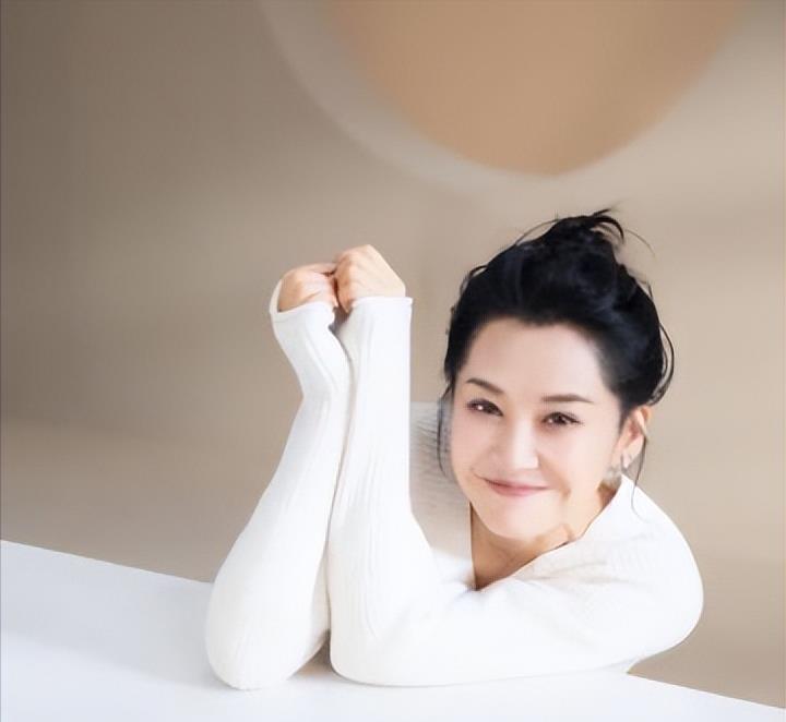 表面是艺人，实际是富家千金的9位女星，她们最不怕的就是潜规则