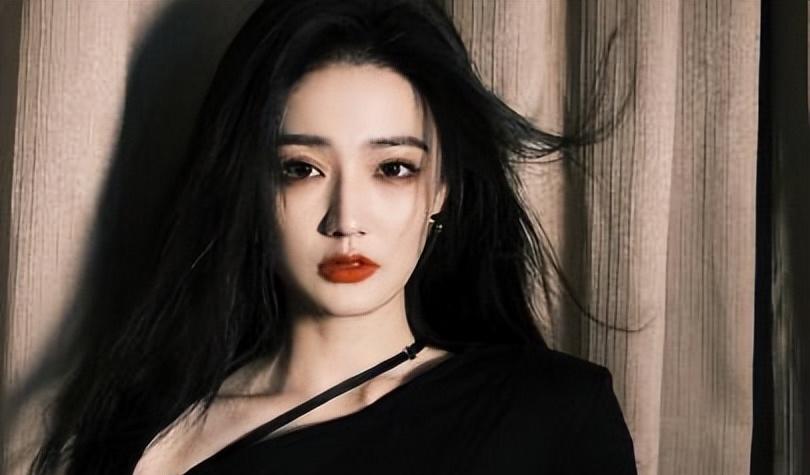 表面是艺人，实际是富家千金的9位女星，她们最不怕的就是潜规则