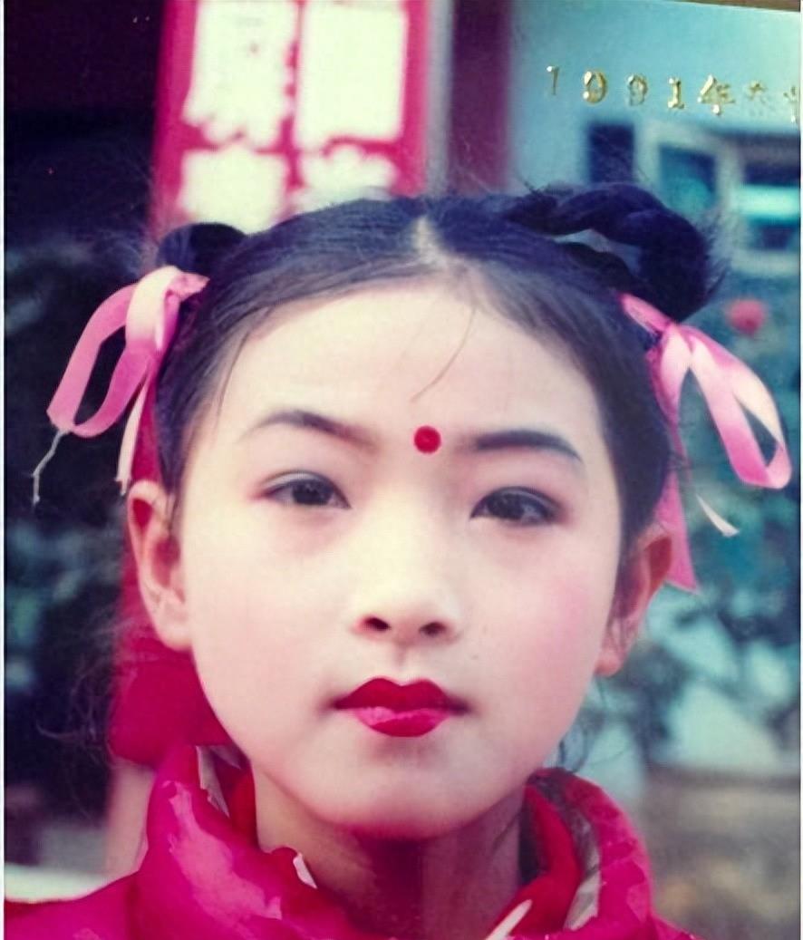 当红女星被“潜规则”7次，事业巅峰期意外生子，生父是谁仍是迷