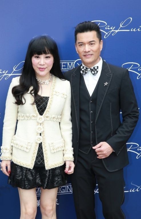 “贵州女婿”吕良伟：低谷时小妻子助他翻身，因为1个人爱上1个省