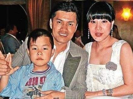 “贵州女婿”吕良伟：低谷时小妻子助他翻身，因为1个人爱上1个省