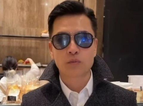 “贵州女婿”吕良伟：低谷时小妻子助他翻身，因为1个人爱上1个省
