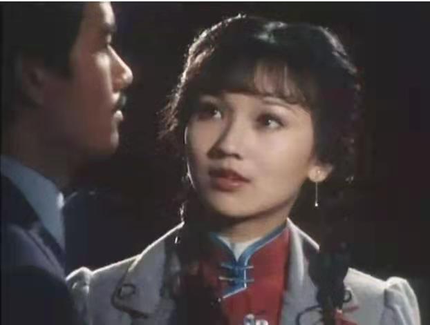“不老男神”吕良伟：两次婚姻都不被认可，46岁才娶小16岁女富豪