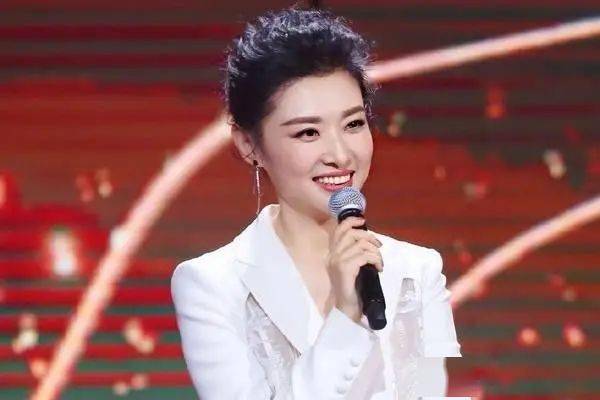春晚的新主持人，今年为什么选了她？