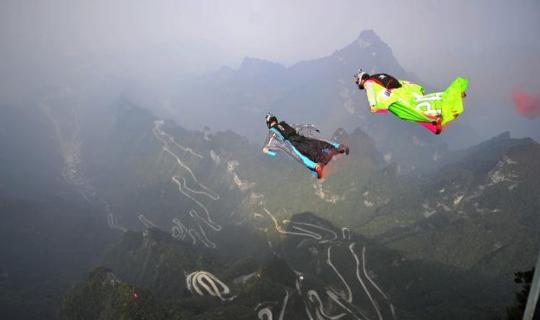 什么是翼装飞行？到底有多危险？中国翼装飞行第一人给你解答