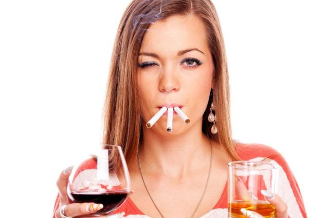姚贝娜查出乳腺癌时是早期，经过化疗后已痊愈，为何人还是没了？