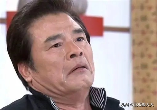 “6个老婆”同住一屋，每人每月7万零花钱71岁又娶第七房小娇妻