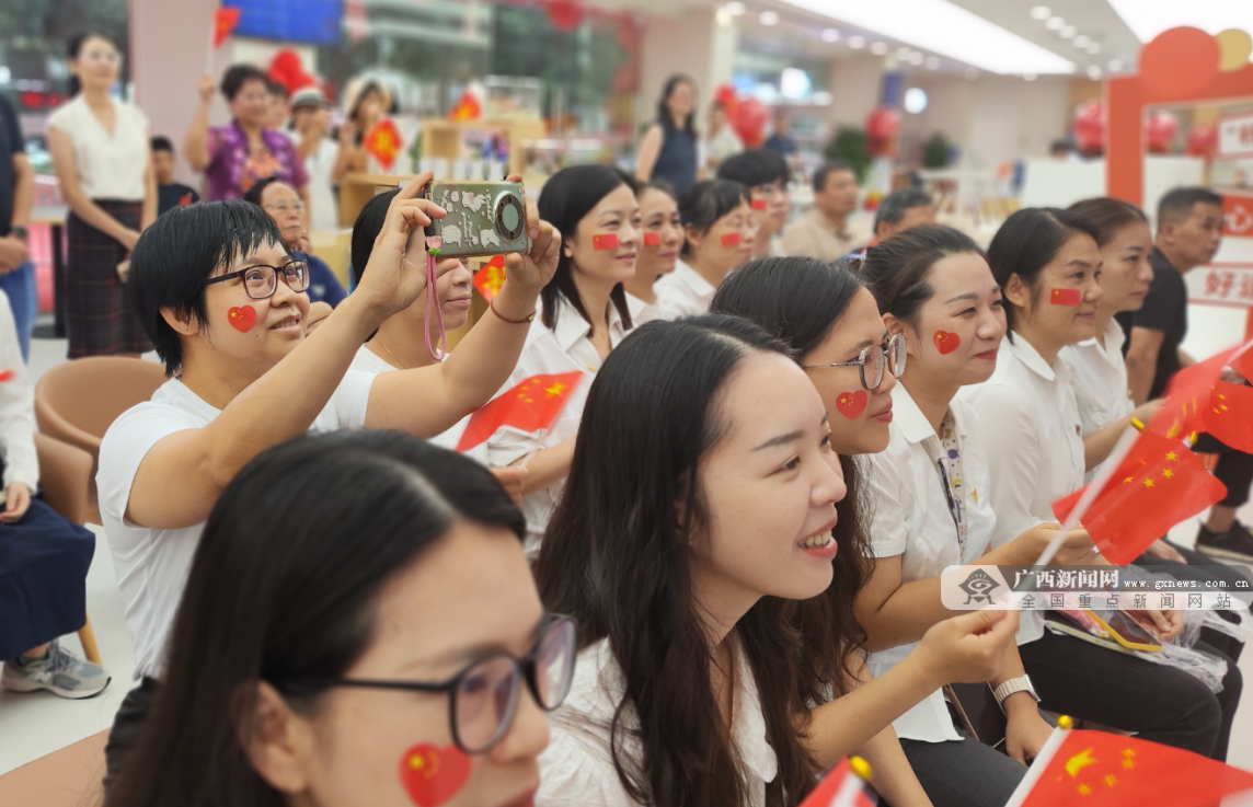 畅享高清直播，他们在广西移动看九三阅兵盛况