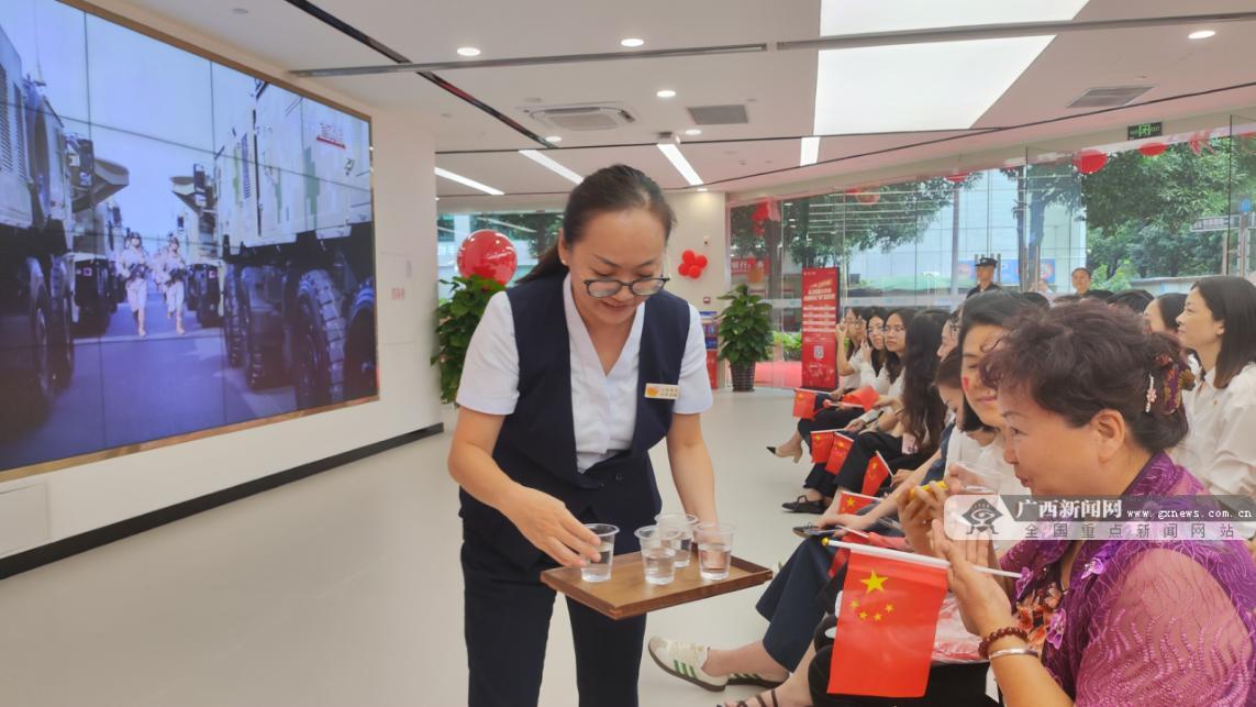 畅享高清直播，他们在广西移动看九三阅兵盛况