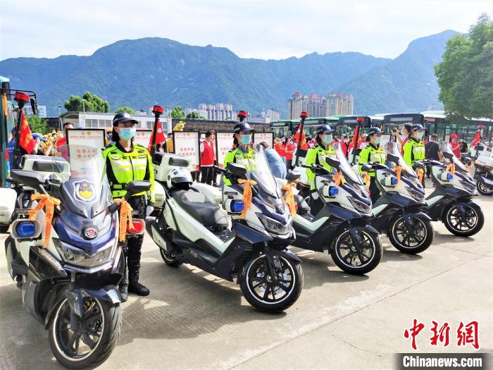 逾1700辆“爱心直通车”为闽东高考考生保驾护航