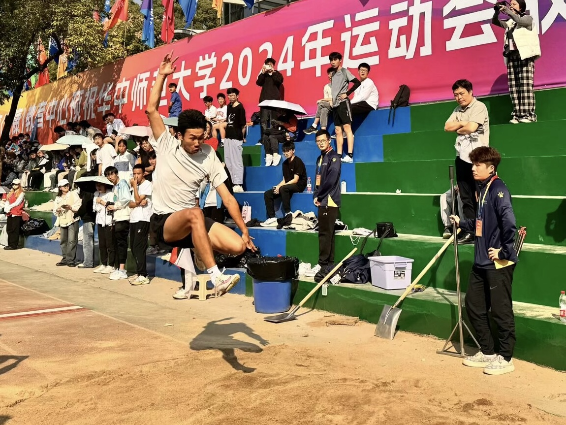 【校媒报道】身轻如燕跃，志高似云翔：教育学院男子组跳远纪实