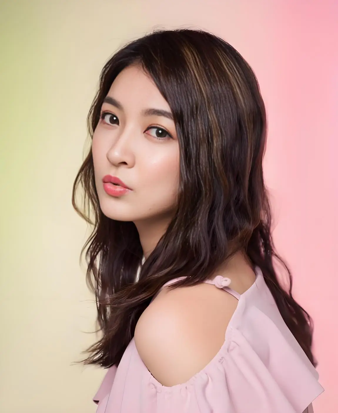 41岁马粤慧：《今日关注》不输黎绮雯，婚姻成迷，美少女低调当妈