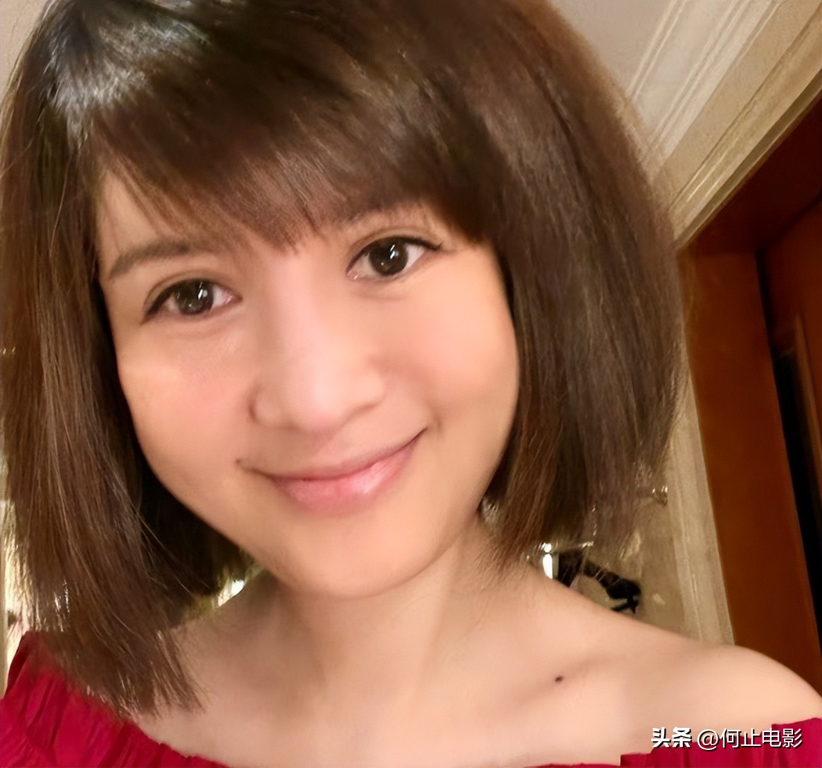 她是凤凰卫视当家花旦，傍大款当三姐，难怪被阔太们提防16年