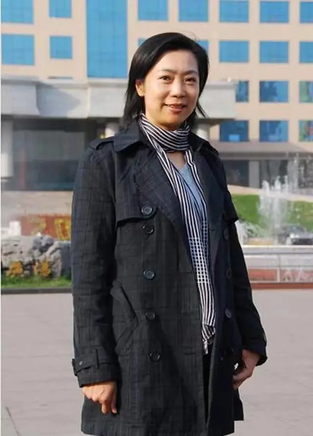 女排五冠王梁艳近况：退役后和球迷创下过亿资产？女儿是清华博士