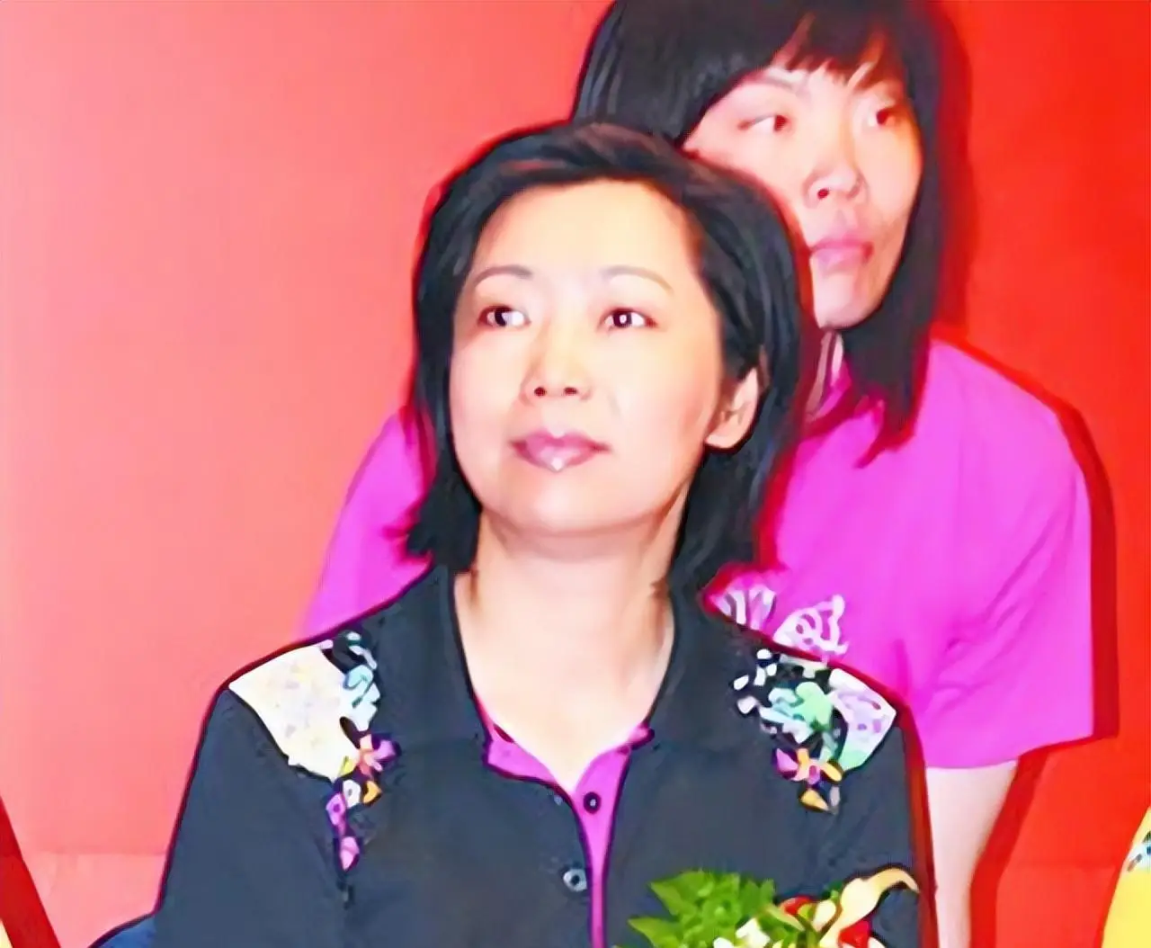 女排五冠王梁艳近况：退役后和球迷创下过亿资产？女儿是清华博士