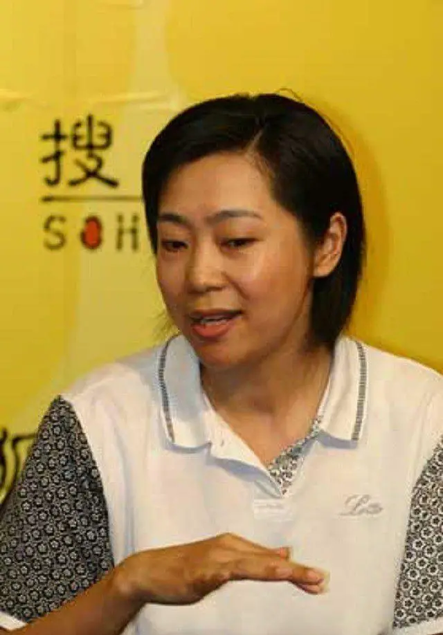 女排五冠王梁艳近况：退役后和球迷创下过亿资产？女儿是清华博士