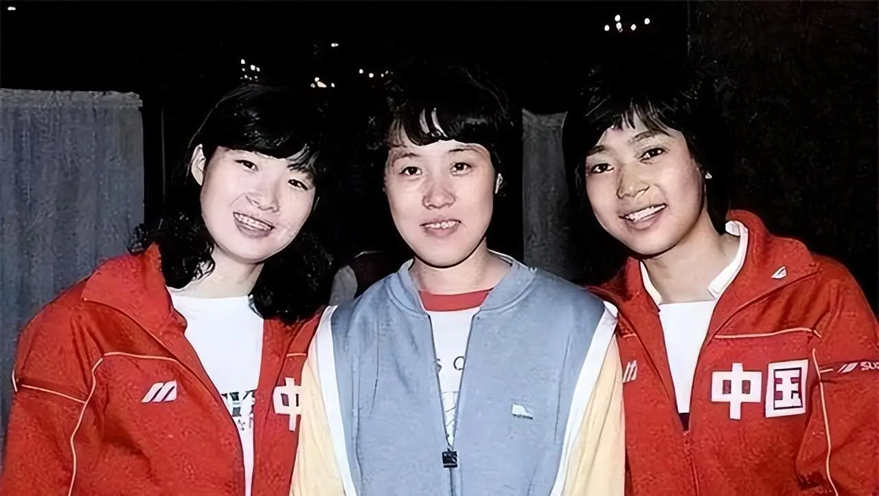 女排五冠王梁艳近况：退役后和球迷创下过亿资产？女儿是清华博士