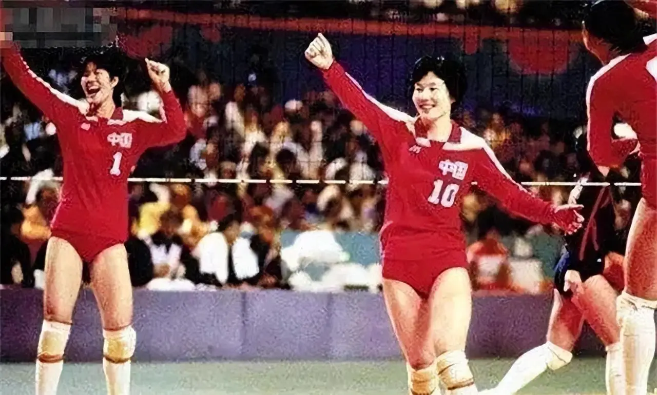 女排五冠王梁艳近况：退役后和球迷创下过亿资产？女儿是清华博士