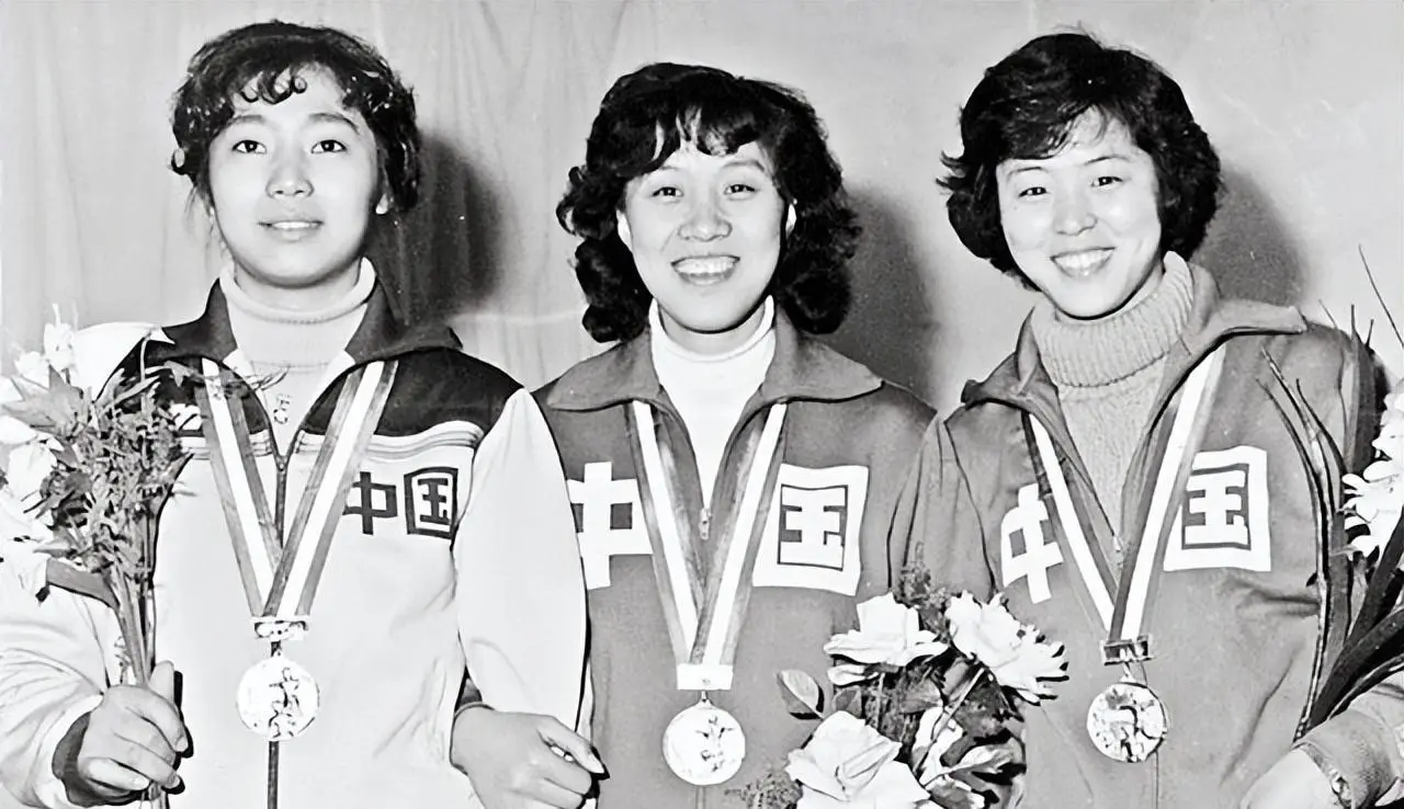 女排五冠王梁艳近况：退役后和球迷创下过亿资产？女儿是清华博士