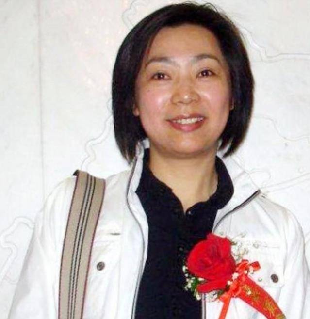 女排五连冠功臣梁艳，丈夫是著名作曲家同事，如今当老板身家过亿