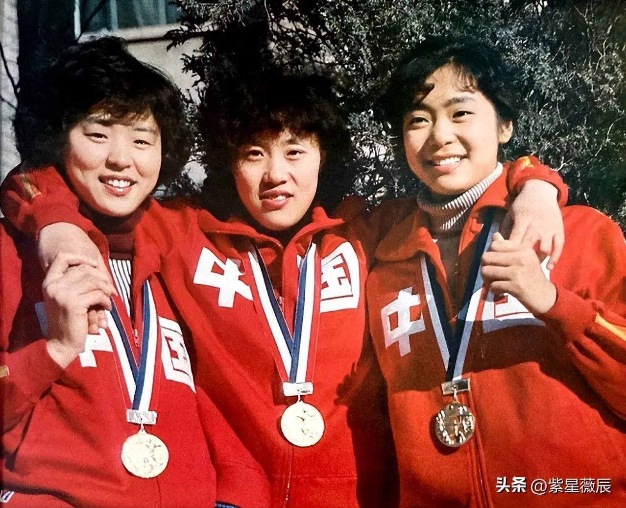 她是女排唯一5连冠，退役后经商嫁球迷丈夫，女儿考进清华成博士