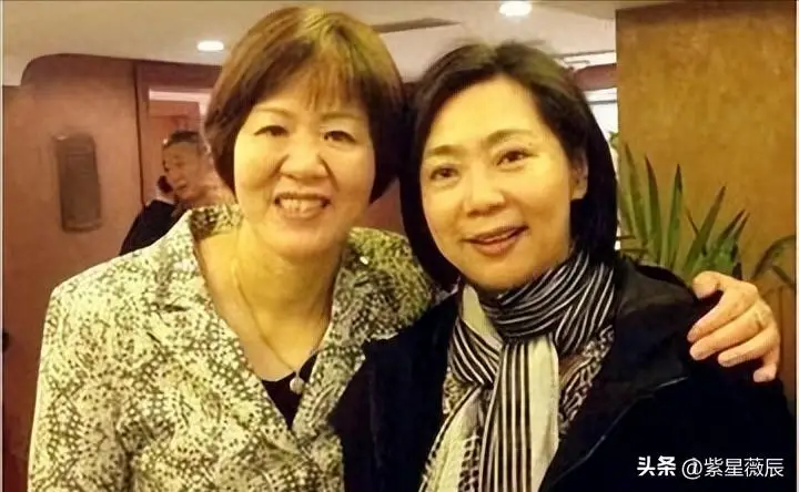 她是女排唯一5连冠，退役后经商嫁球迷丈夫，女儿考进清华成博士